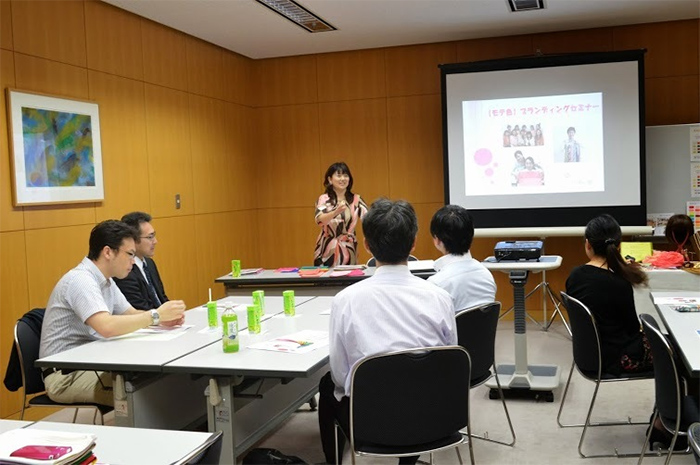 心をつかんで離さない人だけが知っている戦略的な色の取り入れ方を伝授します。美色ブランディングセミナー