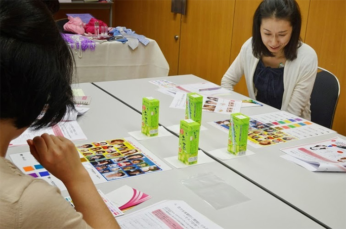 心をつかんで離さない人だけが知っている戦略的な色の取り入れ方を伝授します。美色ブランディングセミナー